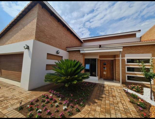 3 BEDROOM HOUSE FOR SALE IN RETIRE AT MIDSTREAM